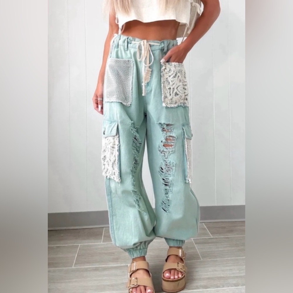 POL TURQUOISE DESTROYED JOGGERS WITH LACE DETAIL!